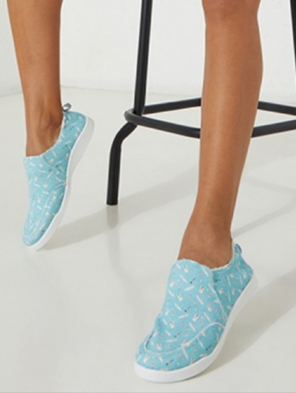 Vionic Beach Malibuu Slip On Sneakers 8 Light Blue Pattern Comfort Arch Support